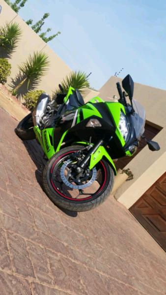 KAWASAKI ZX3 R (Mint condition)