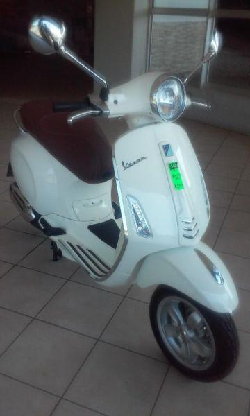 2017 Vespa on 200km on the clock must be seen @ CARDEAL and BIKE umhlanga