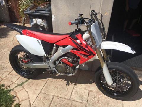 Honda CRF250 Supermotard - R26 000 neg