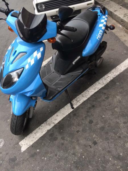 Scooter gomoto