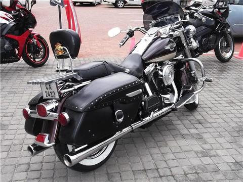 Harley Davidson Road King Classic ????? The 2Wheelers den, Of Course !!!!!