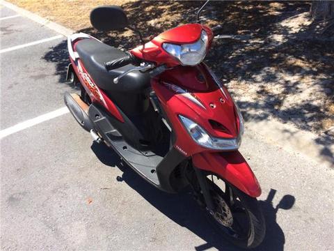 2013 Yamaha Mio 115cc fully automatic scooter, in good condition, only 8500km's