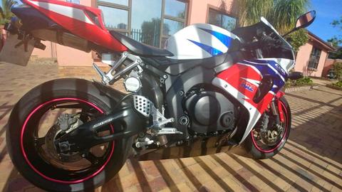 2007 HONDA CBR 1000rr ( low kms )