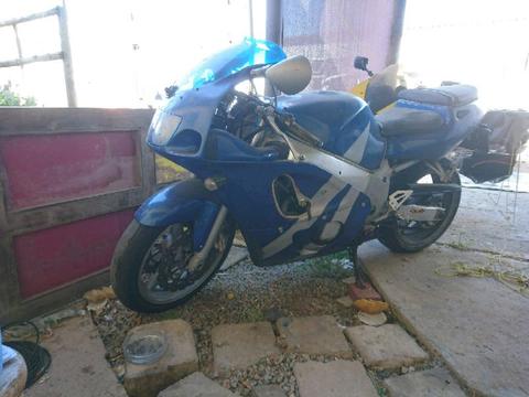 Srad 600cc in good rinning condition.UNFORTUNATELY NO PAPERS