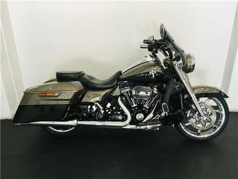 Harley-Davidson CVO Road King - METALHEADS MOTORCYCLES