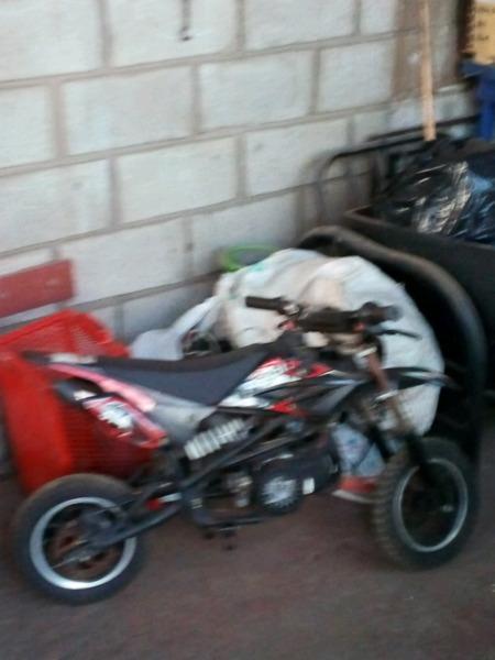 Pwee 50cc gomoto orion ki fore sale onley nead n pull starter . Good condition and in running order