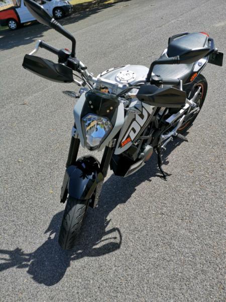 2012 KTM DUKE 125cc With performance exhaust