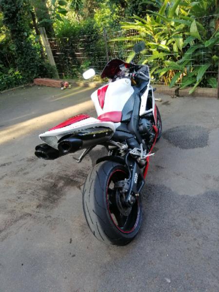 Yamaha R1 