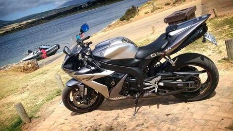 Yamaha R1 